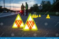 Reflective triangles for roadside emergency