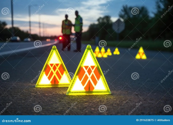 Benc Roadside Emergency Warning Triangles Foldable Safety Reflector ... Reflective triangles for roadside emergency